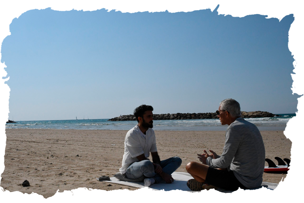 שיחה טיפולית על חוף הים – מתניה קורדני
